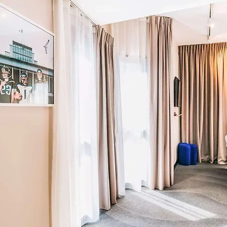 Mercure Centre Port 4*